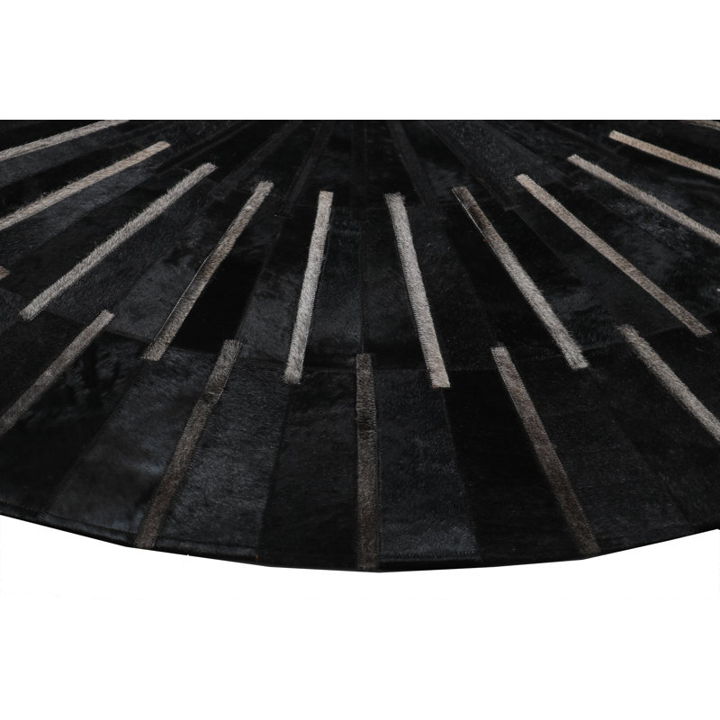 Tapis noir en cuir de vache Juwairia, Rond 6 pi