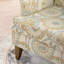 Élégante caractéristique de la chaise de maison - garniture cloutée en forme de bulle, style de vie chic et élégant
