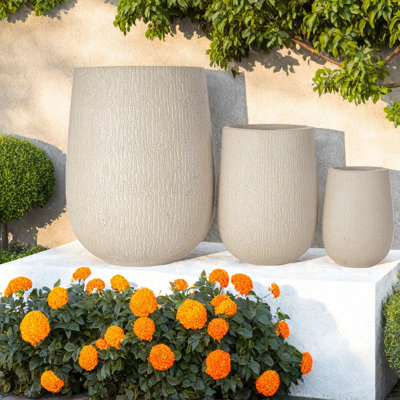Ensemble de jardinières modernes en forme d'œuf pour un décor intérieur et extérieur élégant