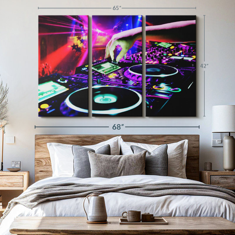 "Équipement de DJ" sur toile, H 42 po x l 65 po x P 1,25 po