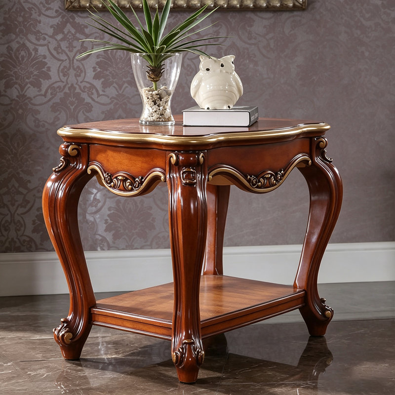 Table d'appoint traditionnelle de 27 pouces, sculptée, dorée et festonnée