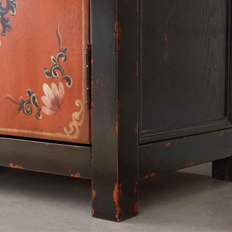 Armoire d'entrée peinte et rangement décoratif