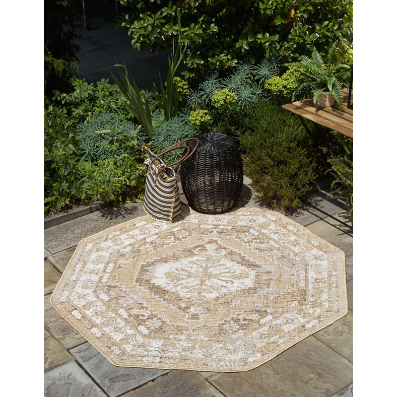 Oriental Machine Woven Polypropylene Indoor / Outdoor Area Rug in Natural, Octagon 5'3" x 5'3"