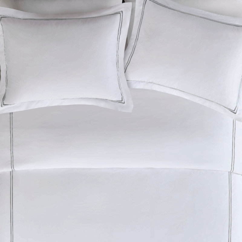 Ensemble de couette brodée en satin de coton 100 % pour lit King/Cal King, White, King Comforter + 4 Additional Pieces