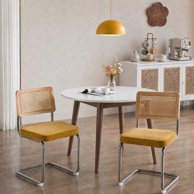 Ensemble de 2 chaises de salle à manger de style Mid-Century moderne, chaises d'appoint rembourrées en velours avec dossier en rotin de canne naturel, base en acier inoxydable chromé doré, chaises d'appoint de cuisine d'inspiration Breuer