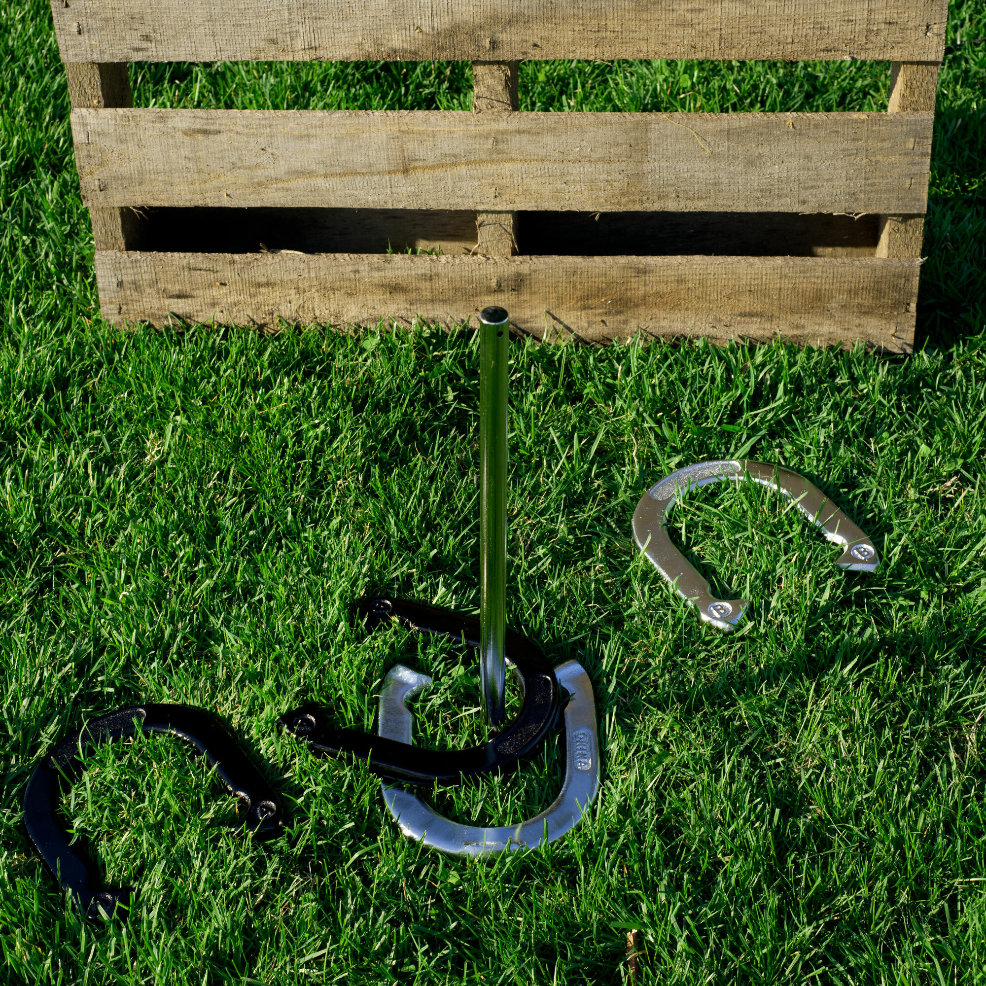 Trademark Games Horseshoe Set- Full Outdoor Classic Horse Shoe Game Set  with Easy to Carry Case, 4 Metal Shoes, 2 Poles