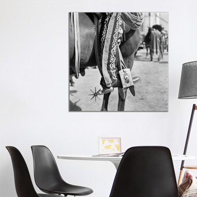 « pendant années 1930 details of traditionnel charro cowboys », chap brodé spurss en cuir en chevaux ensley mexique», reproduction de photo sur toile tendue