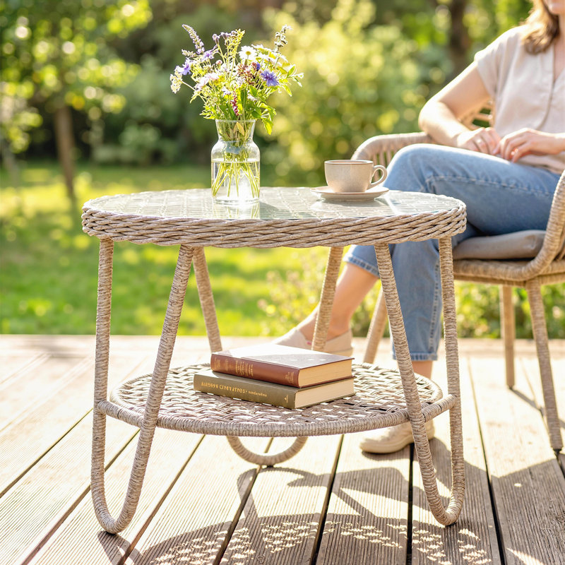 Table basse d'extérieur en rotin avec tablette de rangement, plateau en verre trempé