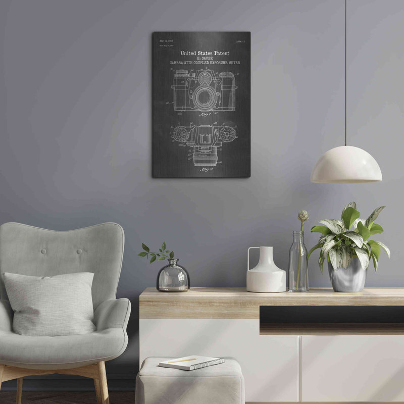 "Caméra avec tableau d'exposition breveté" par Luxe Metal Portfolio, H 24 po x l 16 po