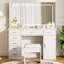 Meuble-lavabo avec fauteuil et miroir et 7 tiroirs de rangement, bureau de maquillage noir avec lumières, station de charge, ensemble de coiffeuse à 3 lumières et à luminosité ajustée, table de maquillage avec support pour sèche-cheveux