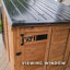 Chenil d'extérieur en bois de cèdre avec toit en acier galvanisé et porte d'alimentation facile d'accès Backyard Discovery Waggin
