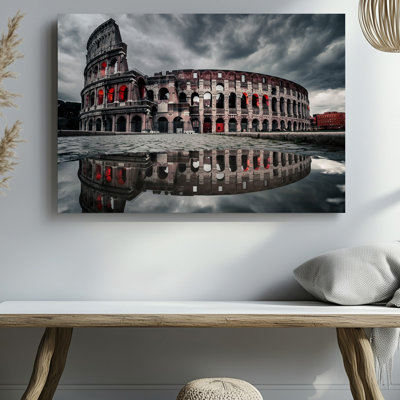 Toile, une vue monochromatique dramatique du Colisée à Rome, mettant en vedette ses grandes arches et sa pierre patinée Fa Ade avec toile