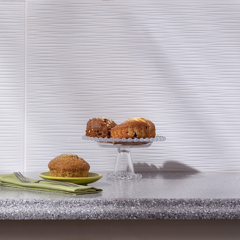 Panneau de dosseret décoratif en vinyle 18,25 po x 24,25 po FASÄDE Ripple, Blanc lustré