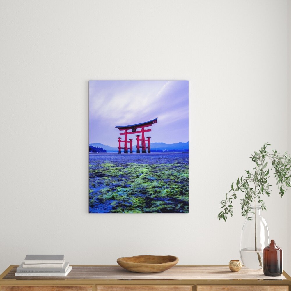 Leinwandbild Japanische Torii in Hiroshima bei Nacht