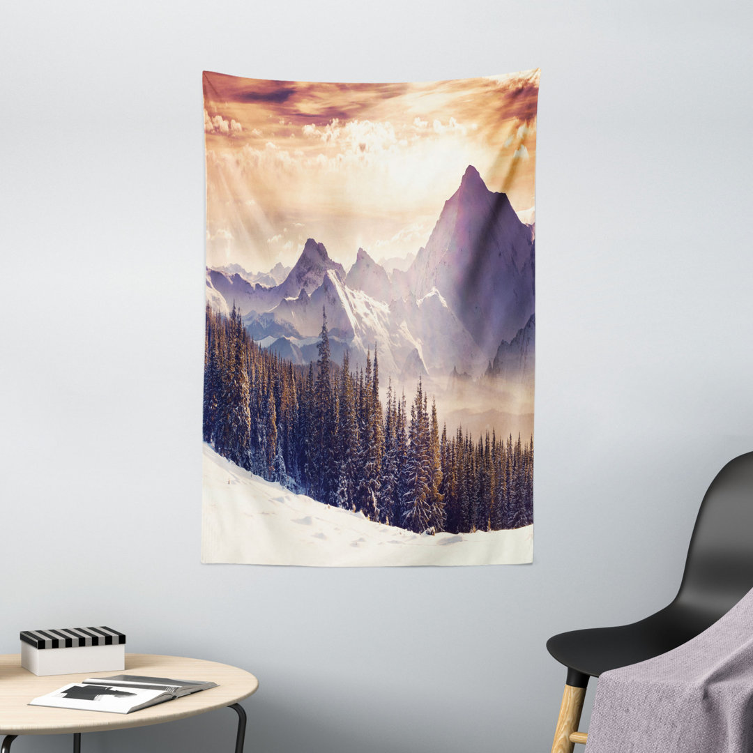 Wandbehang Abend Winterlandschaft Dramatisch Surreal Bedeckter Himmel und majestätische Berge