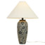 Lampe de table ronde moderne en porcelaine à une lumière avec abat-jour plissé en lin pour coin lecture