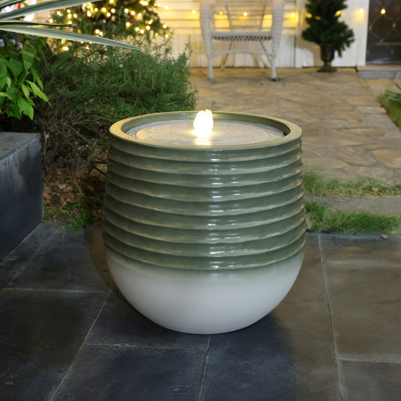 Fontaine d'extérieur à nervures avec lumières DEL, fontaine en polyrésine avec débit réglable
