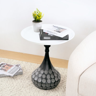 Table à piédestal martelée à la main blanche et noire, décor pour le salon, métal, taille de 20,85 po, 7,13 lb, conception de café en métal simple à assembler, opération d'assemblage rapide