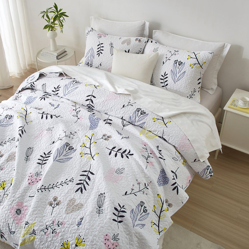3 Piece  All Season Cottagecore Microfiber Quilt Set, Queen Quilt + 2 Standard Shams, Pink/White Floral