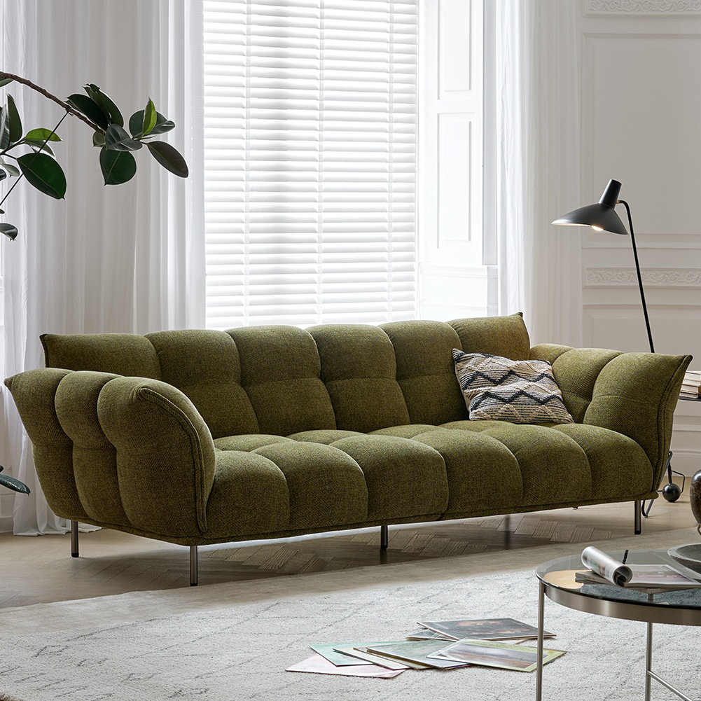 Picture of 15 Minimalist Desk Setup Ideas That Will Inspire You to Get Organized