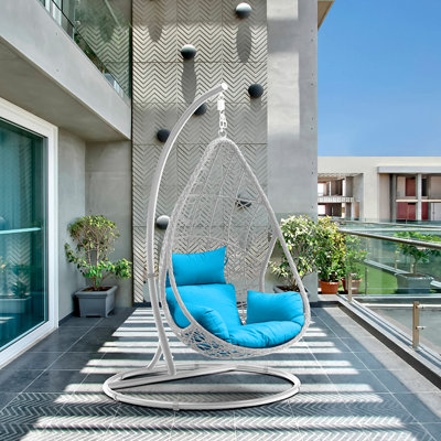 Chaise de patio pivotante avec coussins Forkland