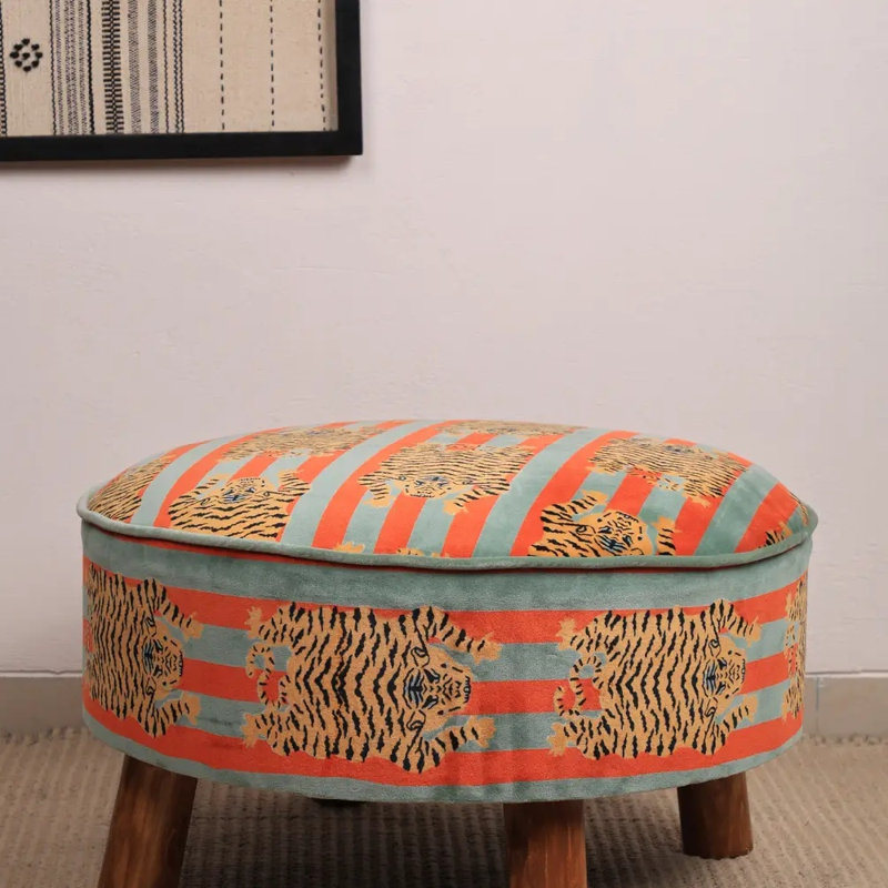 Repose-pieds rembourré en jute tissé à la main avec pieds en bois, tabouret décoratif polyvalent pour une utilisation intérieure
