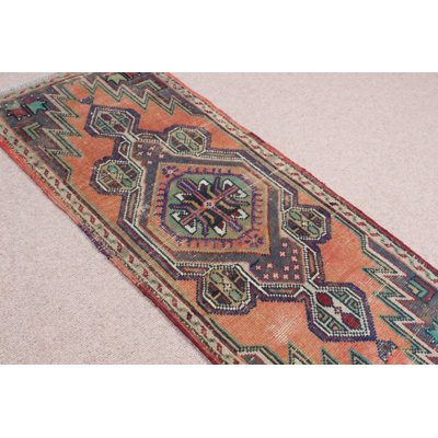 Tapis turc rétro tissé à la main à motif géométrique orange et vert audacieux, parfait pour un décor unique