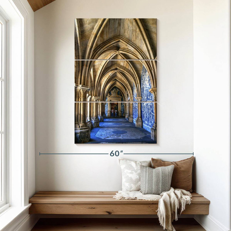 Cloître de la cathédrale Adella, H 50 po x l 32 po