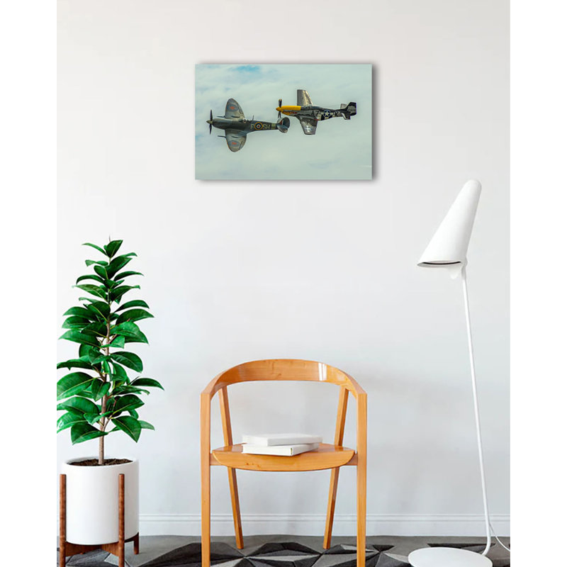 «P-51 Mustang And Spitfire», avion militaire en vol sur toile, H 18 po x l 24 po x P 1,5 po, Toile tendue
