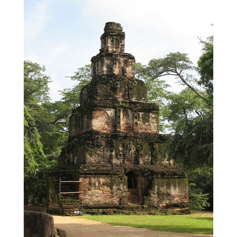 Satmahal Prasada, sri lankais, H 24 po x l 19 po