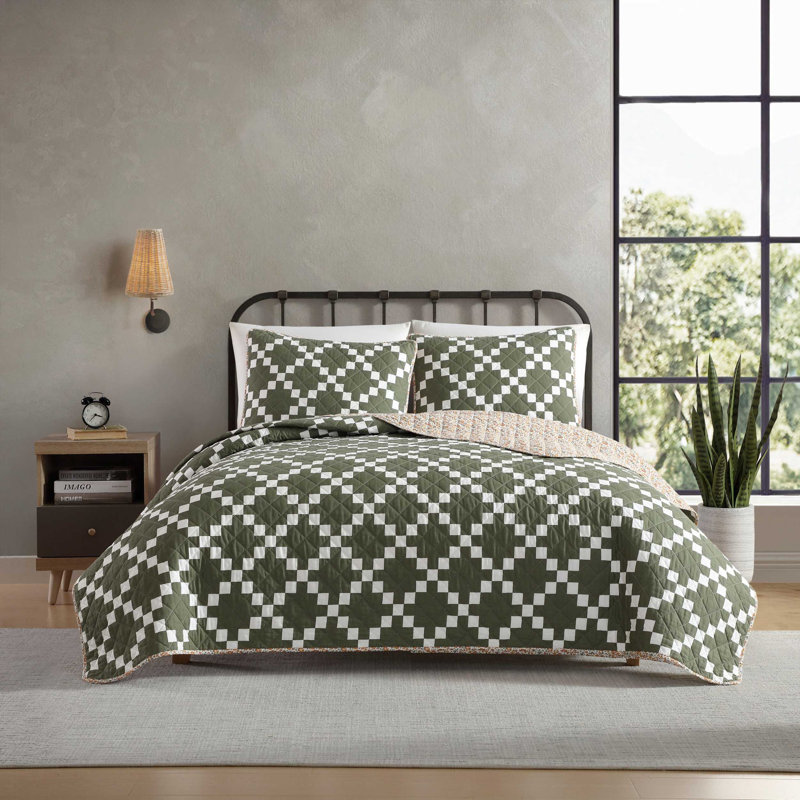 Twin Green and White Cotton Reversible Quilt Set