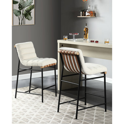Fauteuil confortable à hauteur de comptoir avec bordure en cuir rembourrée et en cuir cognac