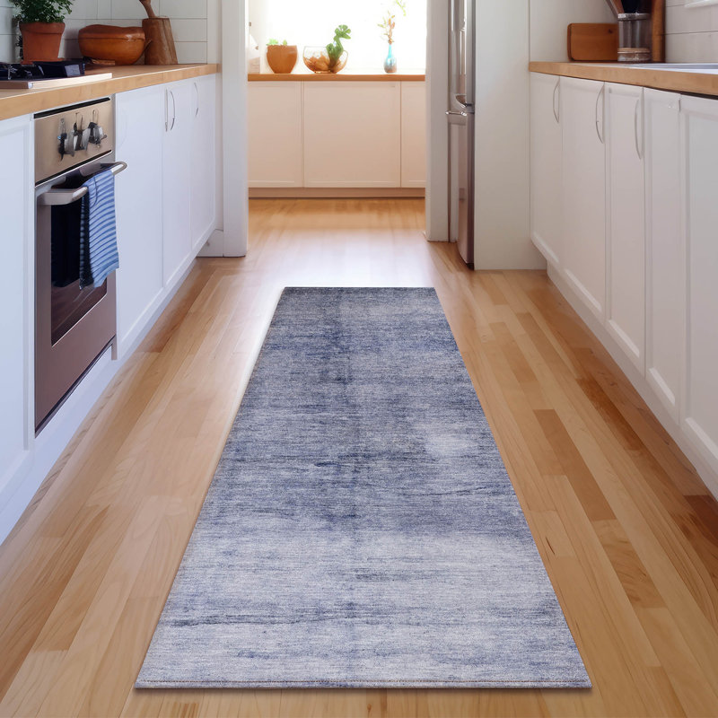 Tapis bleu marine Cerrito AMF608 lavable à la machine de qualité supérieure, Tapis de couloir 2 pi 3 po x 7 pi 6 po