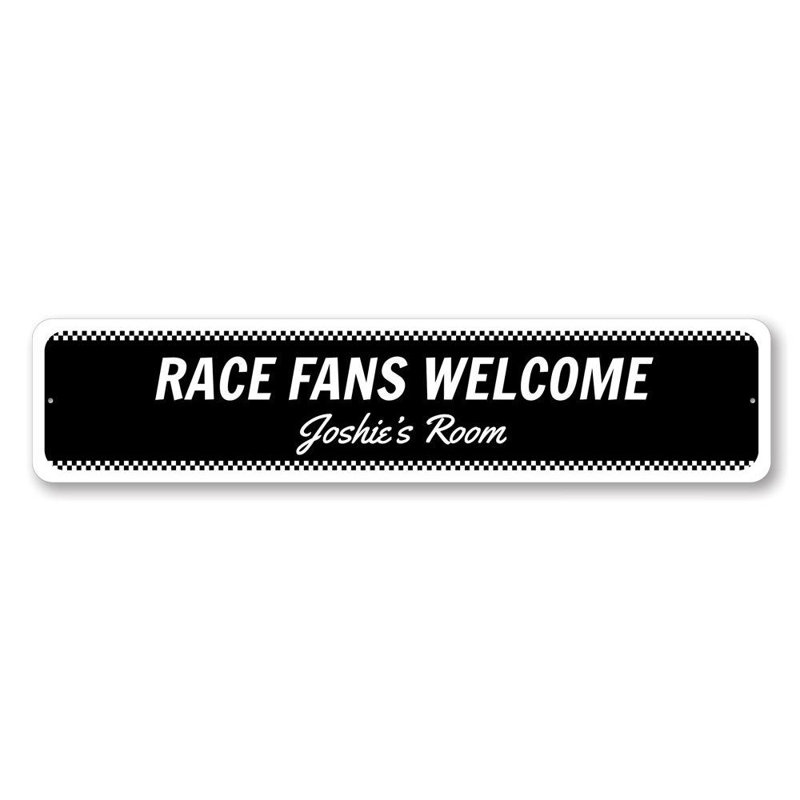 Enseigne en métal Welcome Race Fans, H 4 po x l 18 po x P 0,04 po