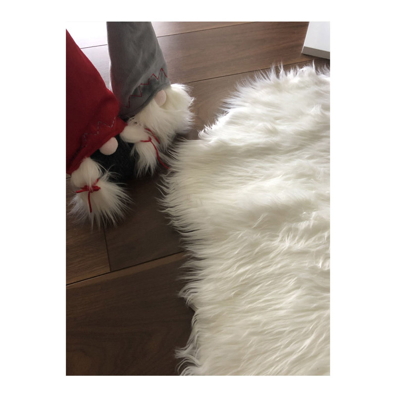 Tapis blanc en acrylique tissé à la machine Ottumwa, Rectangle 2 pi 4 po x 2 pi 11 po
