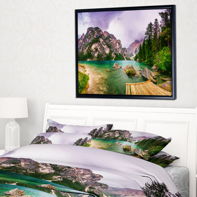 «Mountain Lakeentre les montagnes», reproduction de photo sur toile tendue