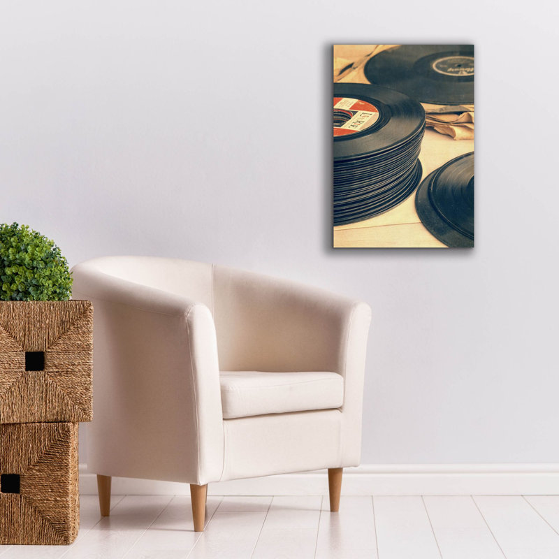 «Old 45s» par Edward M. Fielding, estampe numérique sur toile, H 26 po x l 18 po x P 0,75 po