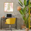 Cadre flottant Banana Bunch au milieu de feuilles roses, design par Yuyu Pont-944271615-944271610