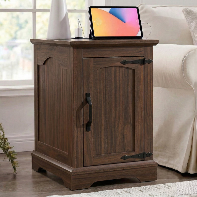 Table de bout Farmhouse avec station de charge, armoire de rangement avec porte en bois et tablette réglable, table d'appoint rustique avec ports USB et prises de courant pour le salon ou la chambre à coucher