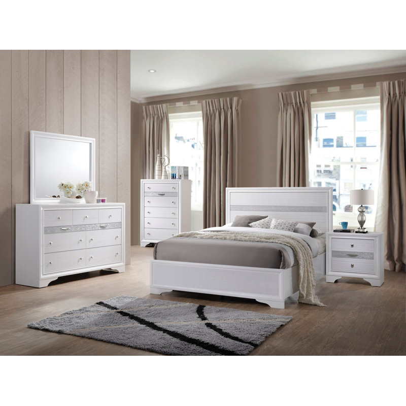 Susy Wooden Standard Bed in White, Twin