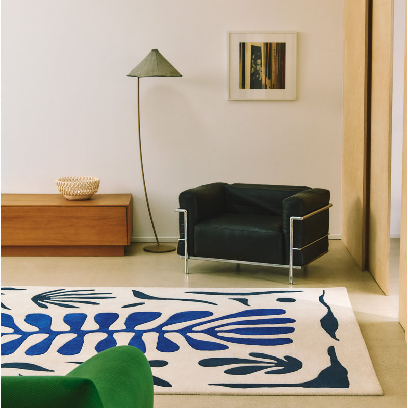 Corail Hand Tufted Wool Floral Area Rug in Blue, Rectangle 5'6" x 7'10"