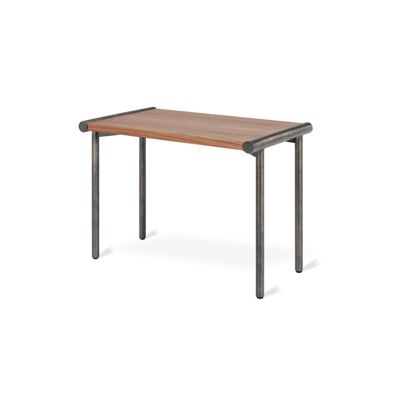 Table de bout Manifold, Plateau en noyer naturel / base en étain
