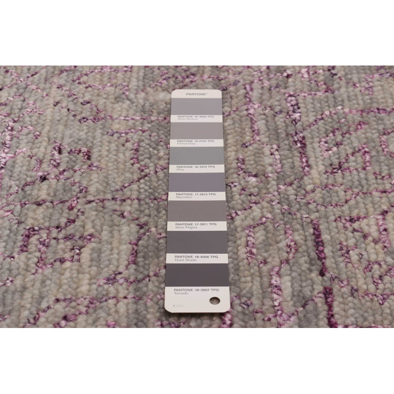 Tapis gris clair et mauve en soie noué à la main de conception unique 6 pi 6 po x 9 pi 7 po