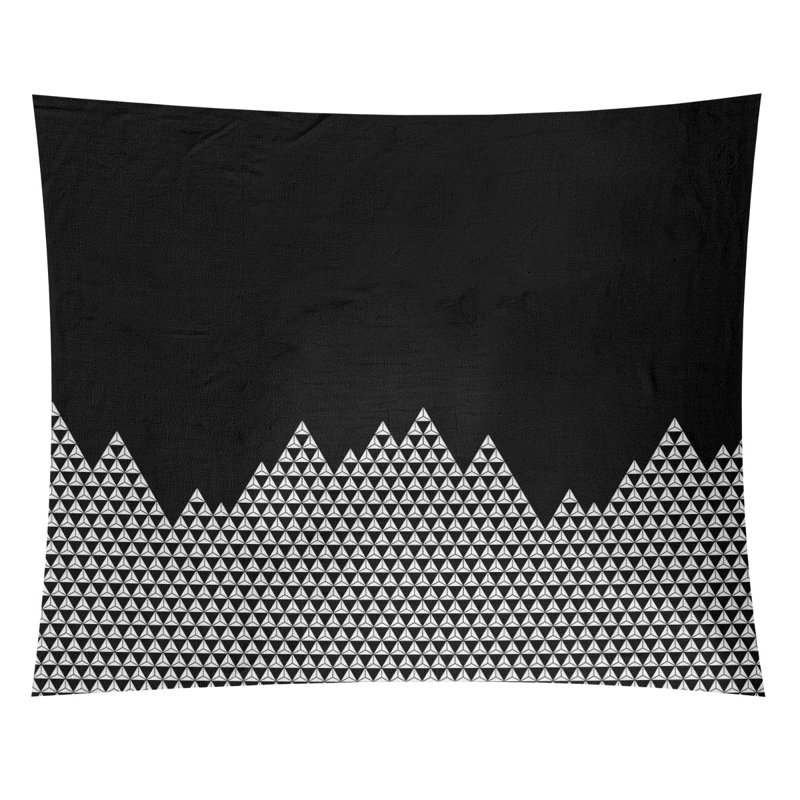 Tapisserie «Avicia Mountain» par Katelyn Elizabeth, H 27,5 po x l 37,5 po, Intérieur