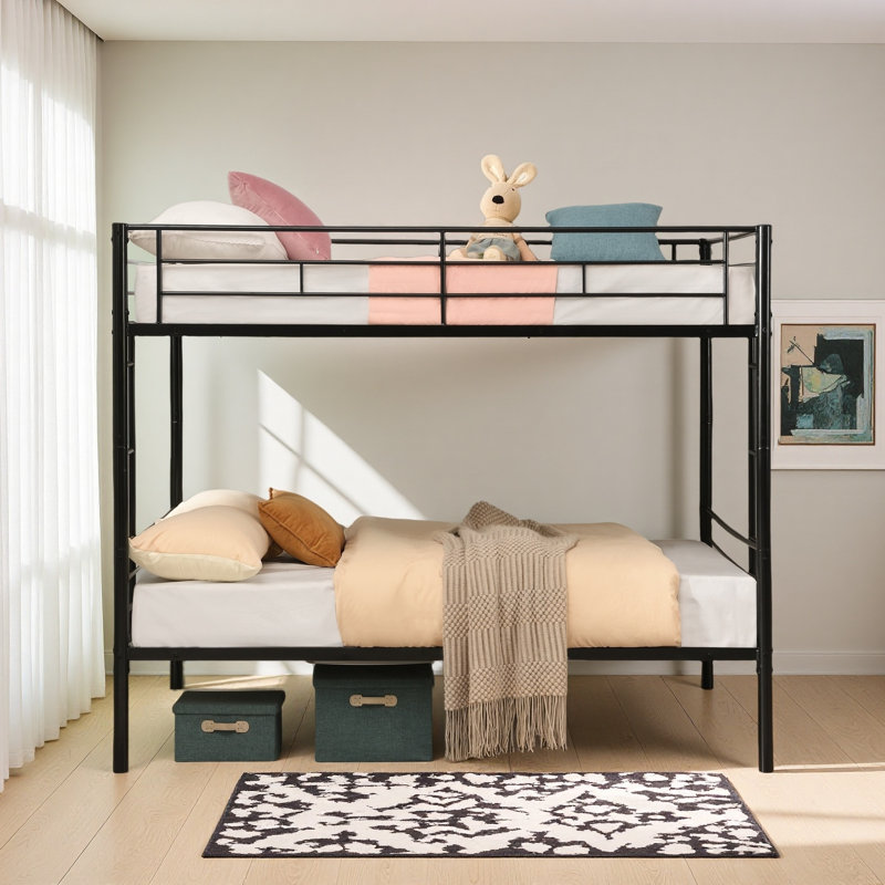 Lit superposé double au dessus d'un lit double, aucun sommier nécessaire