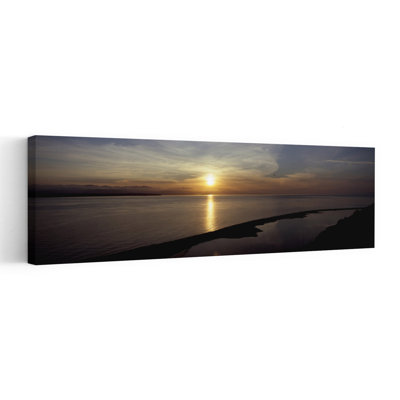 Coucher de soleil sur la mer, réserve historique nationale d'Ebey's Landing, île de Whidbey, Island County, État de Washington, États-Unis