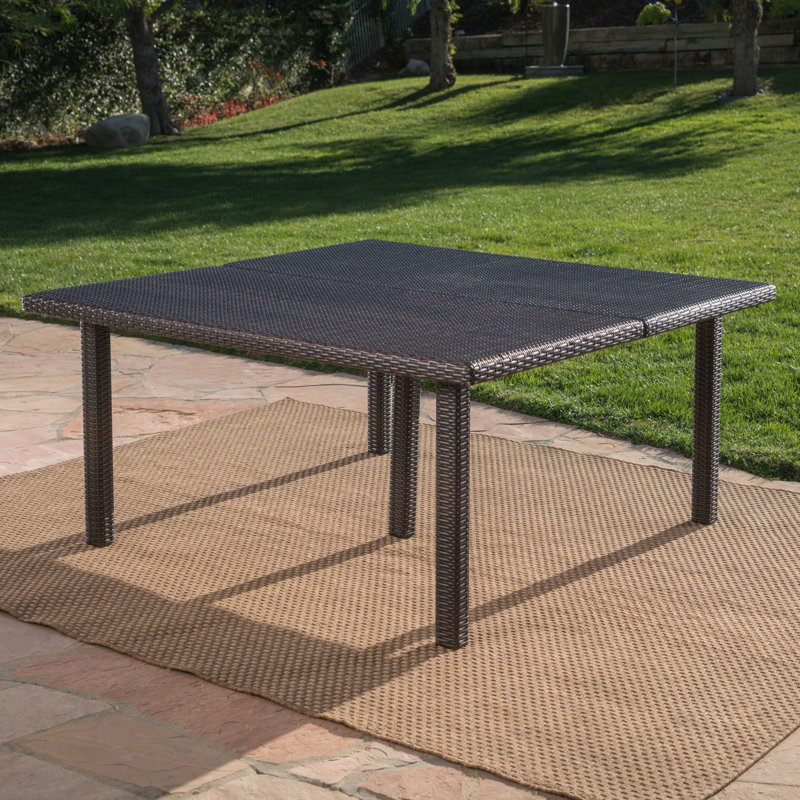 Table de salle à manger d'extérieur moderne en rotin carré de 64 po, table de patio carrée avec structure en fer robuste, conception en rotin toutes saisons pour la cour, le jardin et la piscine