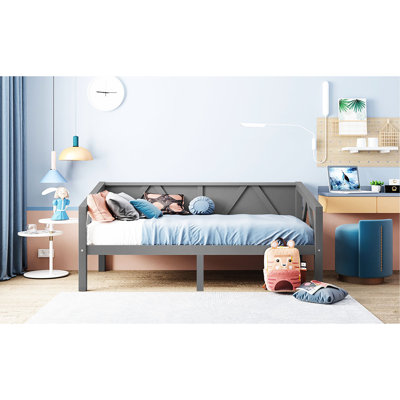 Lit de jour simple gris avec une élégance moderne et intemporelle, double usage comme lit ou, pieds en pin robuste, peu encombrant. 79,5 po x 42,3 po 34,7 po, lattes pour le soutien, aspect élégant, multifonction, solide