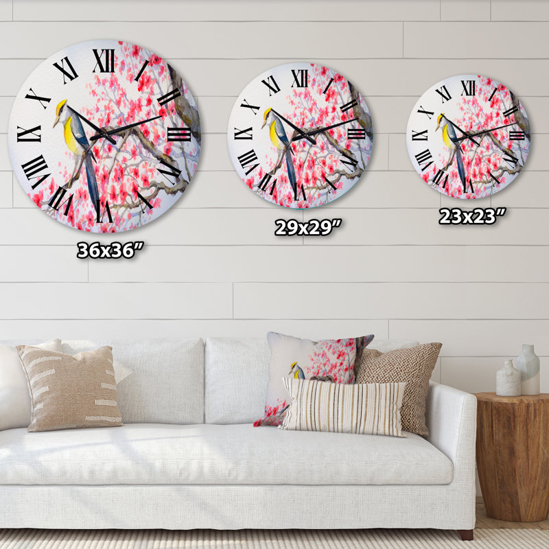 Bel oiseau rouge sur une branche en fleurs II - Horloge murale traditionnelle, Moyenne