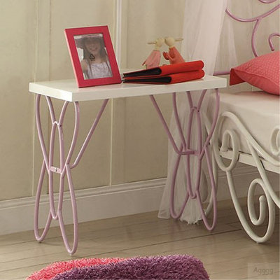 Table de chevet blanche et mauve clair